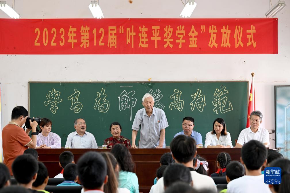 百万炸金花美女